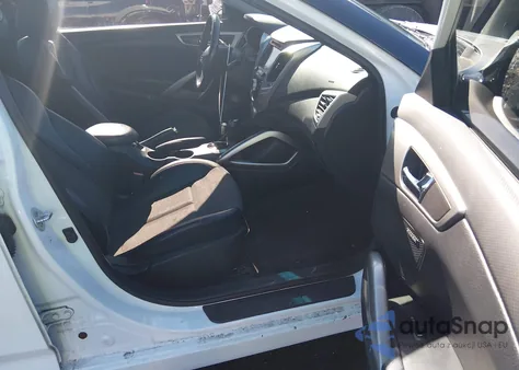 2015 Hyundai Veloster z USA, uszkodzony, nr VIN KMHTC6AD3FU239502